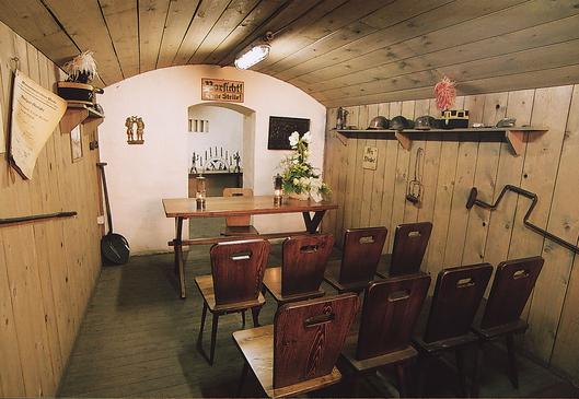 Innenaufnahme des Trauzimmers Steigerstube im Deutschen Bergbau-Museum